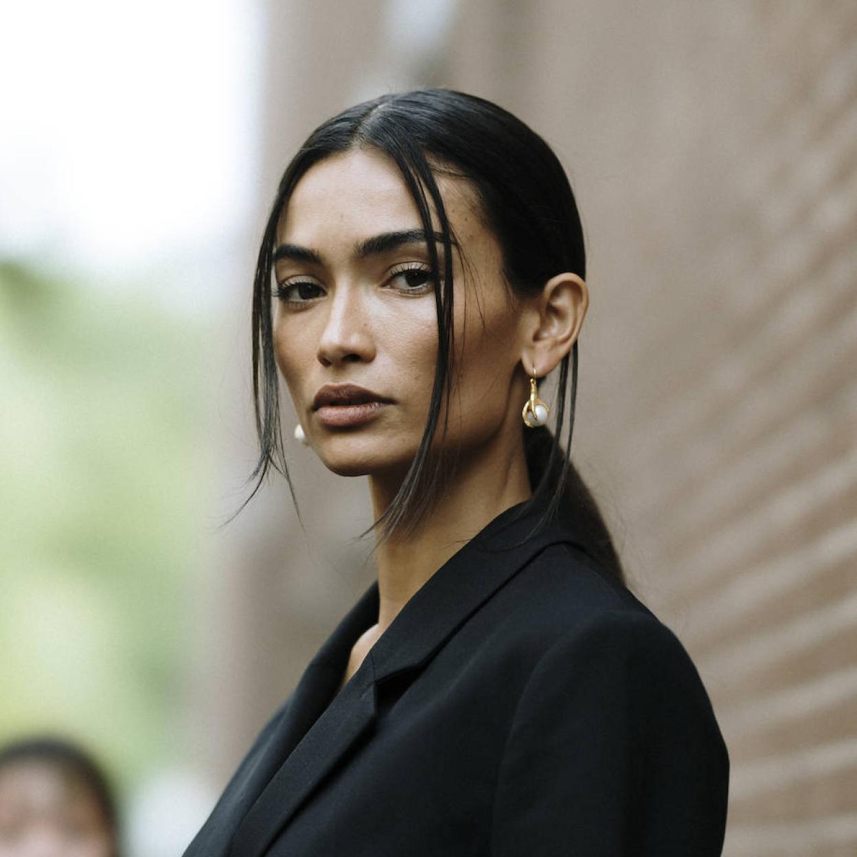 Influencer con piel bonita a los 30 años