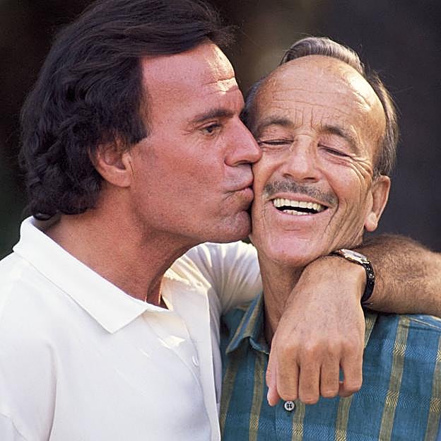 Cómo es la relación de Julio Iglesias con sus hermanos Jaime y Ruth, los hijos que Papuchi tuvo con Ronna Keitt