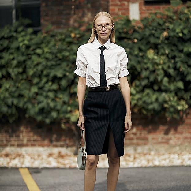 Cómo llevar el look college tendencia que arrasa en el street style este otoño