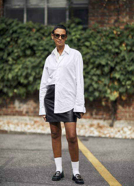 Imagen - Mocasines con hebilla y combinados en total look blanco y negro.