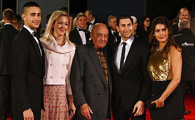 Mohamed Al-Fayed y sus hijos. /