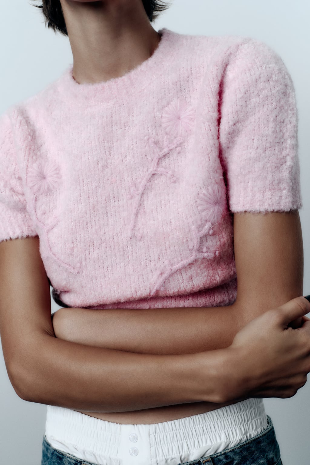 Imagen - Jersey rosa con bordados de Zara (25,99 euros)