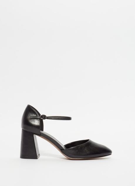 Imagen - Zapatos negros con pulsera de Sfera (29,99 euros)