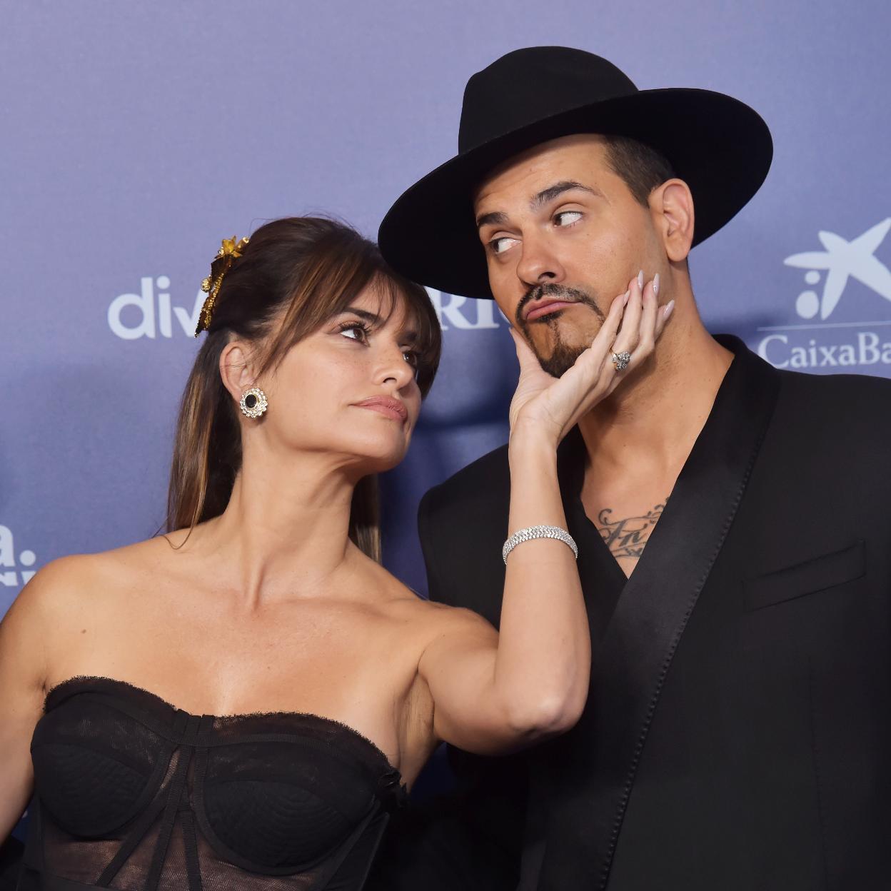 Eduardo Cruz y su hermano Eduardo, en la alfombra roja de los Goya 2023. 