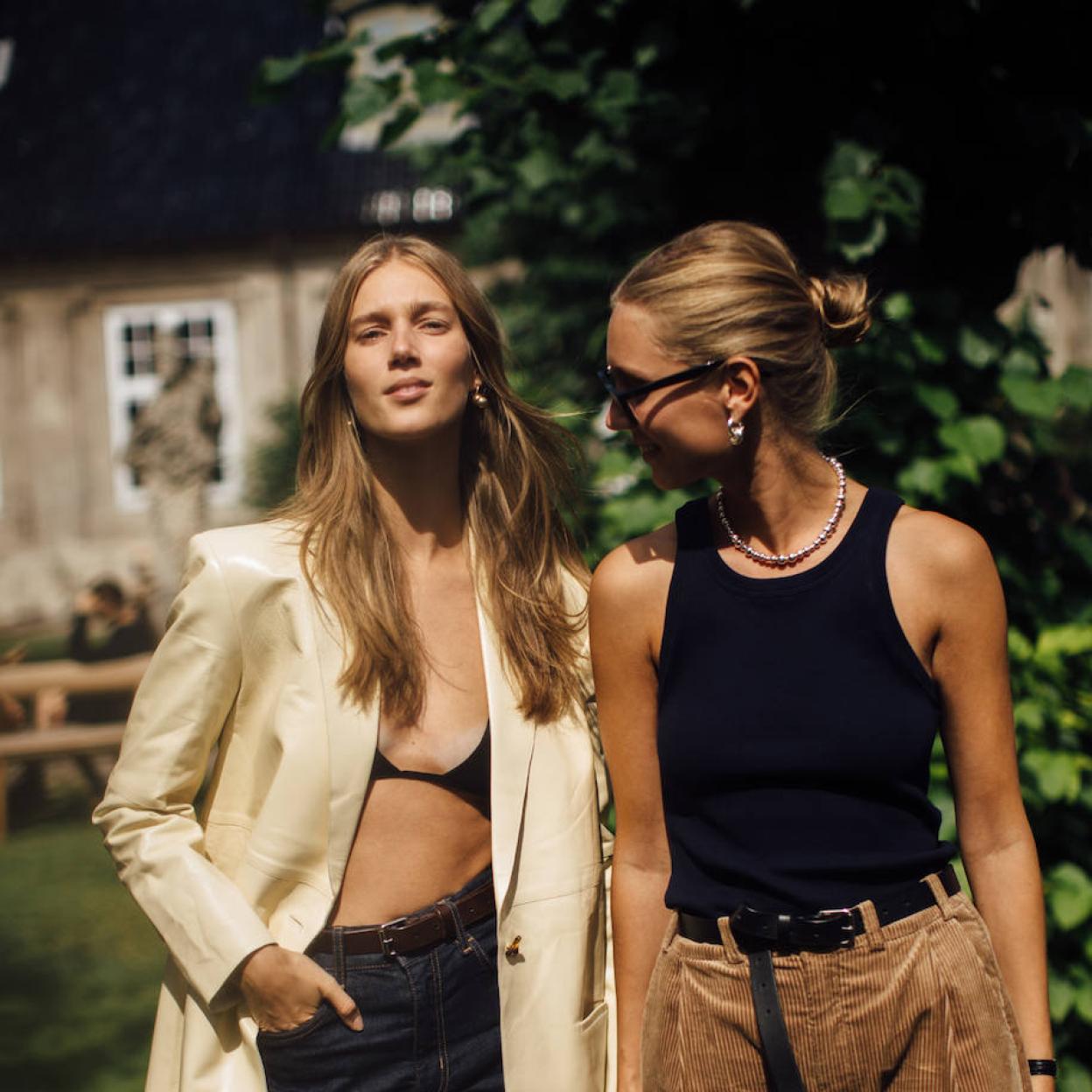 Influencer con tinte de pelo vegano