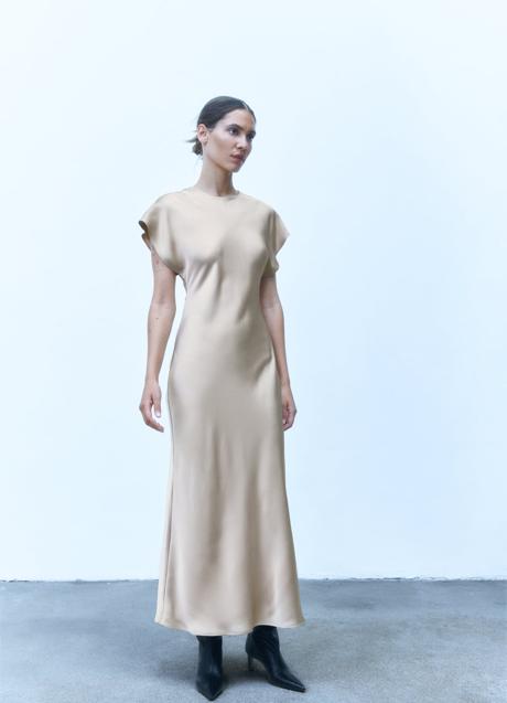 Imagen - Vestido midi satinado de Zara. Foto: Zara.