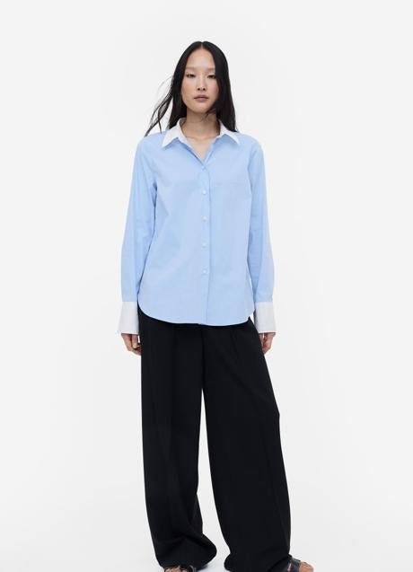 Imagen - Camisa blanca y azul de H&M, 19,99 euros.