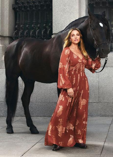 Imagen - Elsa Pataky con un vestido largo estampado.