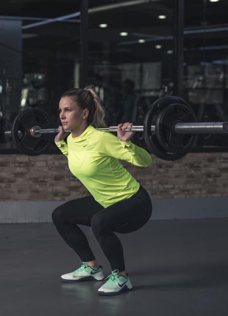 Imagen - Mujer entrenando hombros/PEXELS