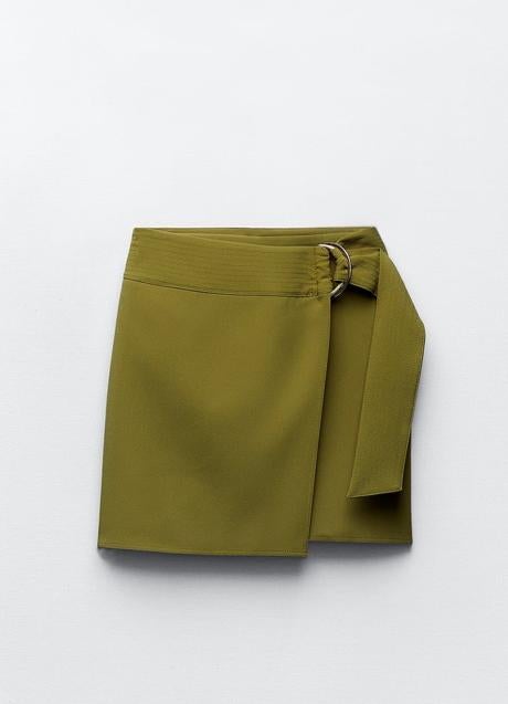 Imagen - Falda mini de color verde oliva de Zara (25,99 euros)