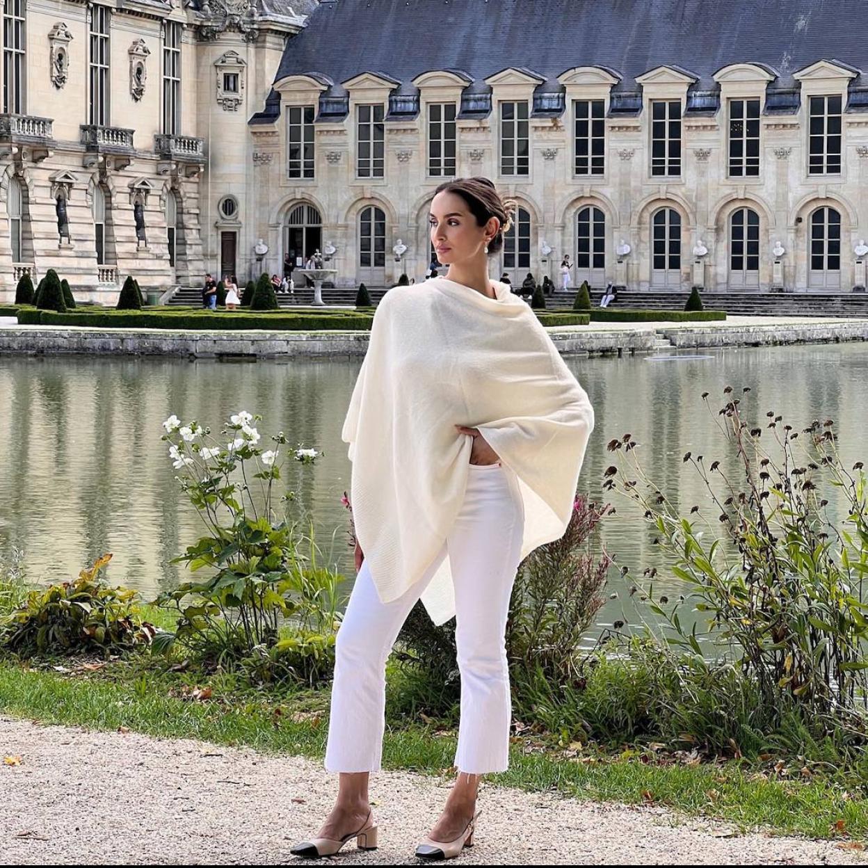 Influencer con chal de punto