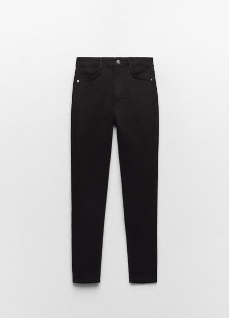 Imagen - Vaqueros negros de Zara (19,99 euros)