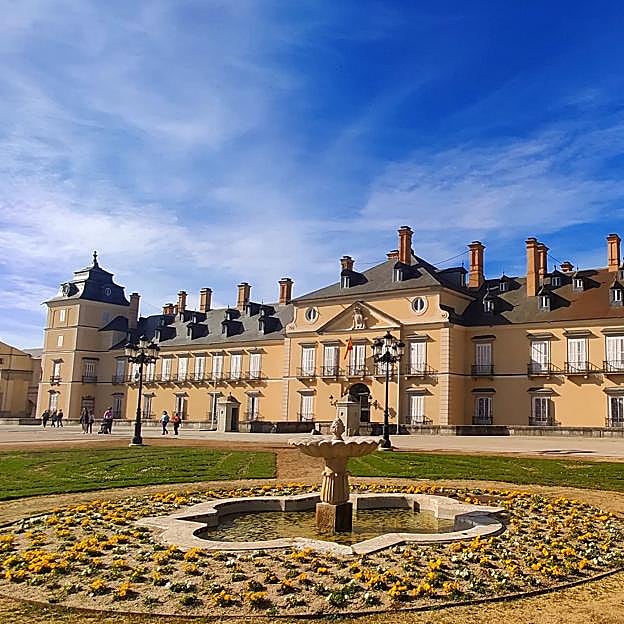La fachada principal del Palacio Real de El Pardo, a diez kilómetros de Madrid. 