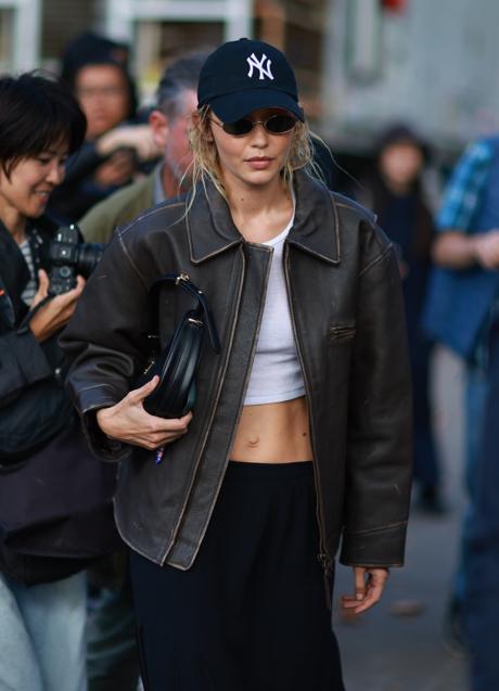 Imagen - El look de Gigi Hadud. / SPLASH NEWS