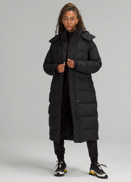 Imagen - Abrigo de plumas de Lululemón, 398 euros.