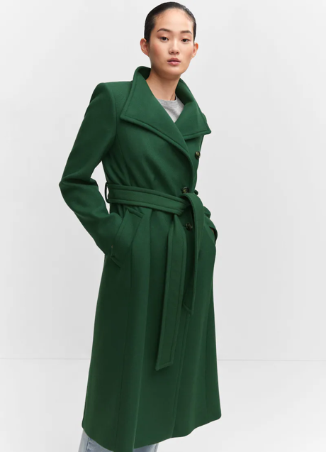 Imagen - Abrigo verde con hombreras de Mango, 149,99 euros.