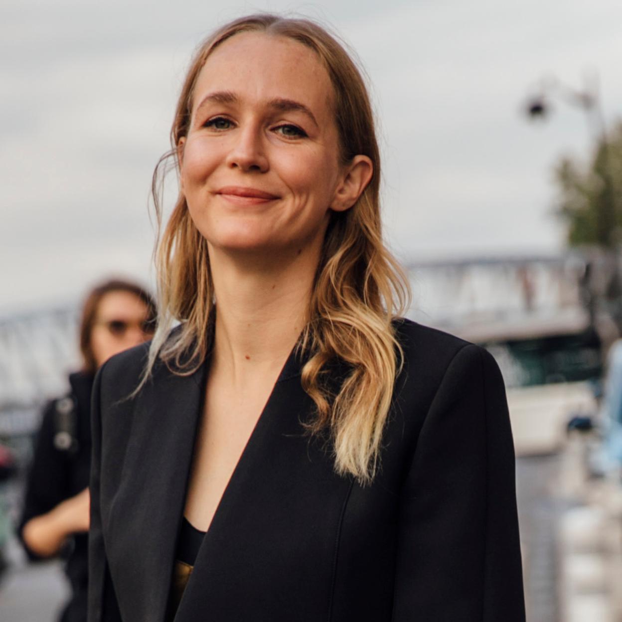 Una mujer con el pelo saludable.