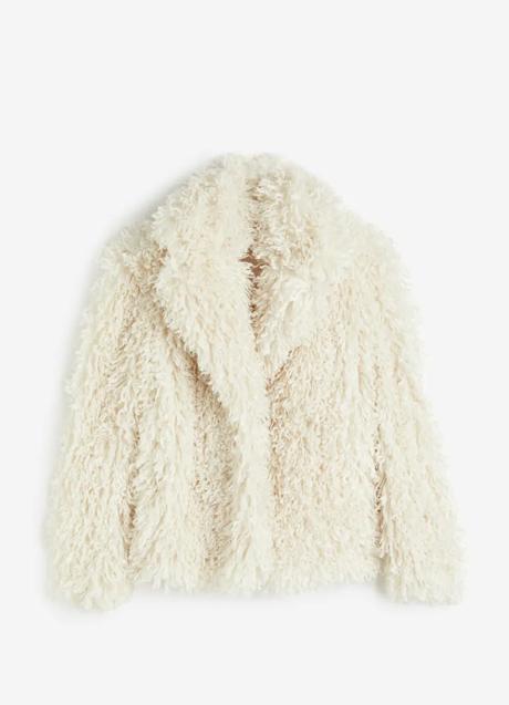 Imagen - Abrigo de pelo en color crudo de H&M Studio. Foto: H&M Studio.