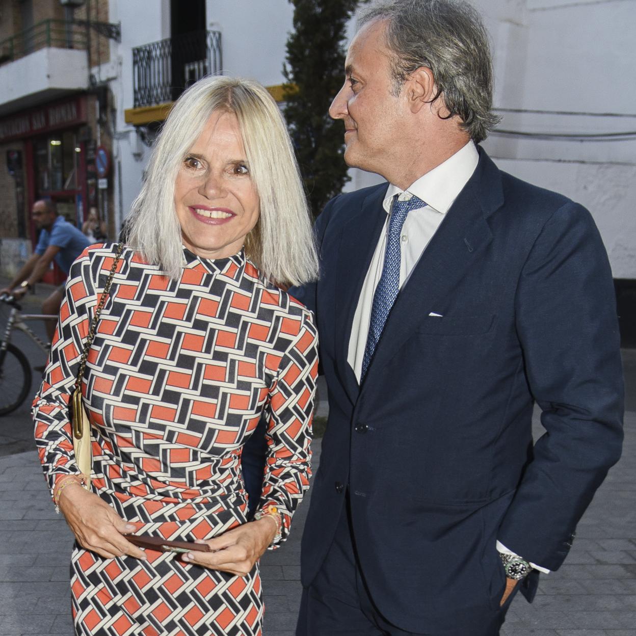 Eugenia Martínez de Irujo a la llegada del bautizo junto a su marido Narcís Rebollo.