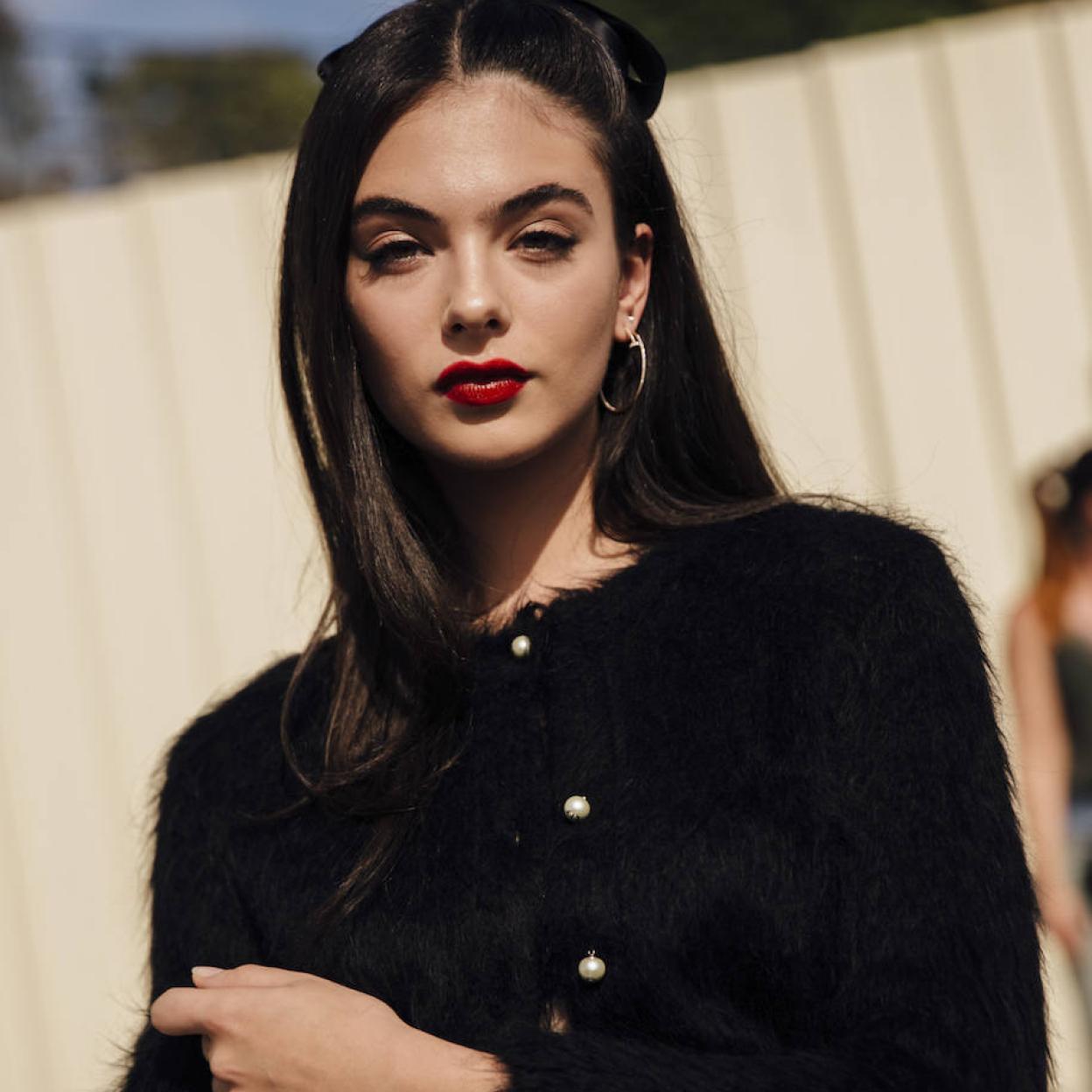 Modelo con cejas perfectas