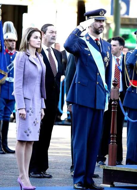 Imagen - El look de la reina Letizia en el Día de la Hispanidad 2009/GTRES