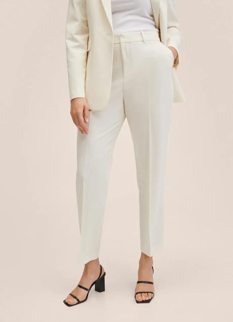 Imagen - Pantalón sastre en color blanco de Mango Outlet. Foto: Mango Outlet.