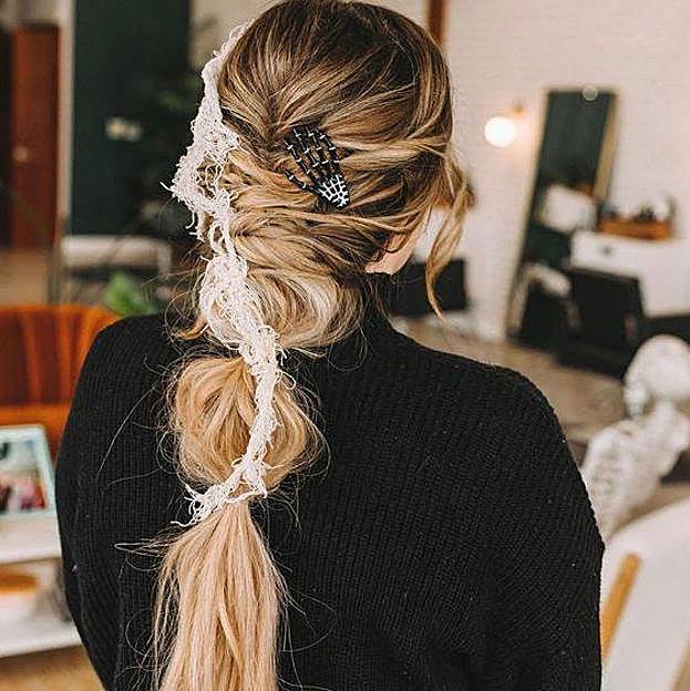 Peinados para halloween con coleta y accesorios temáticos