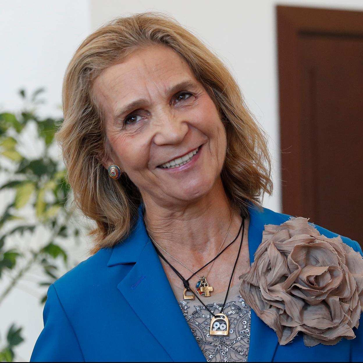 La infanta Elena muy sonriente.
