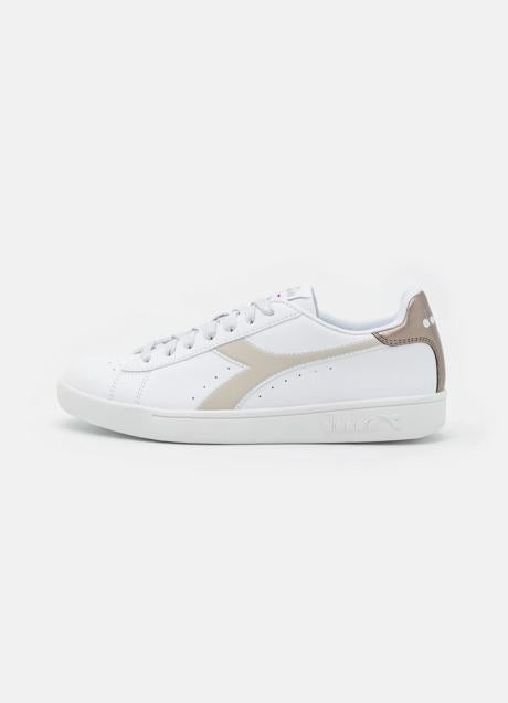 Imagen - Zapatillas blancas de Diadora, 53,95 euros.