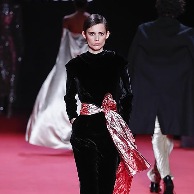 Imagen principal - Imágenes del desfile de Pedro del Hierro, para este otoño.