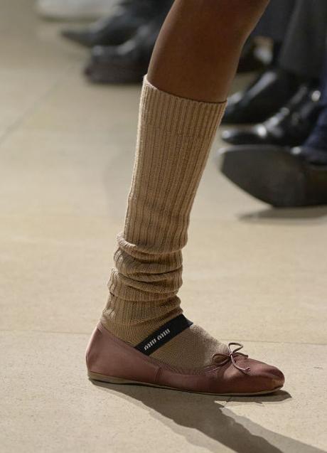 Imagen - Bailarinas de Miu Miu presentadas en el desfile para el otoño 2022.