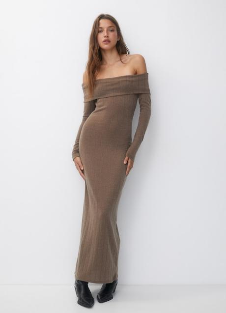 Imagen - Vestido con los hombros descubiertos de Pull & Bear (25,99 euros)