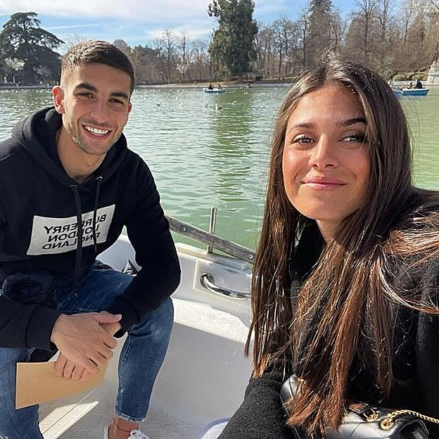 La imagen con la que Ferrán Torres y Sira Martínez dieron a conocer su relación. 