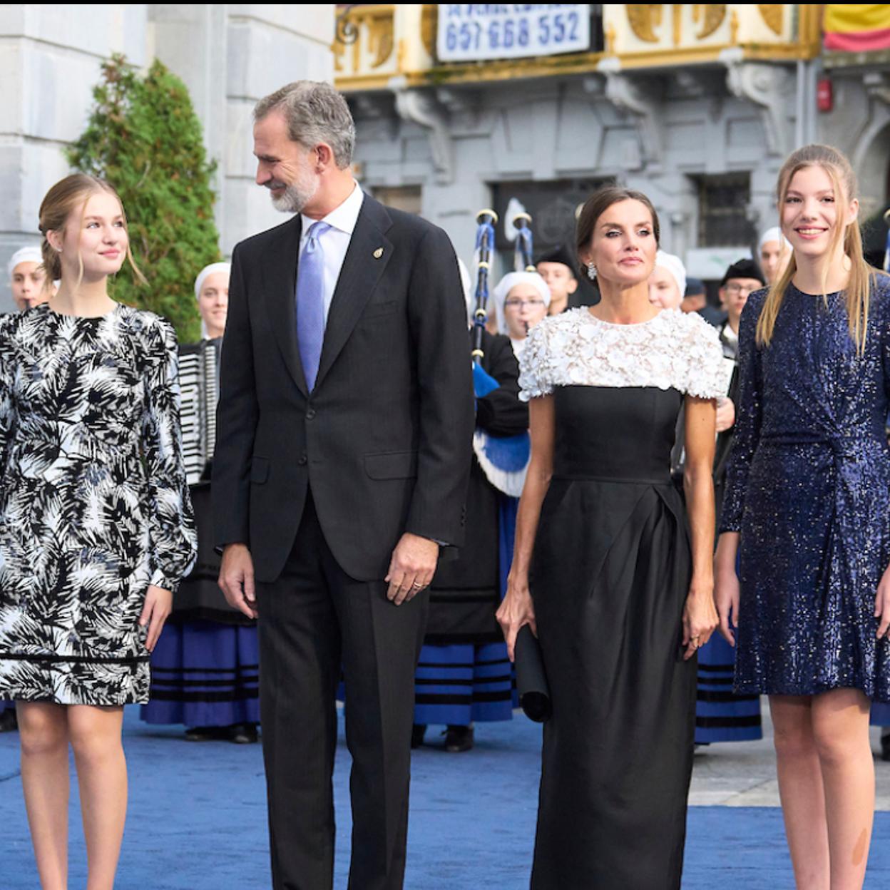Leonor junto a los reyes y la infanta Sofía en los Premios Princesa Asturias 2022.