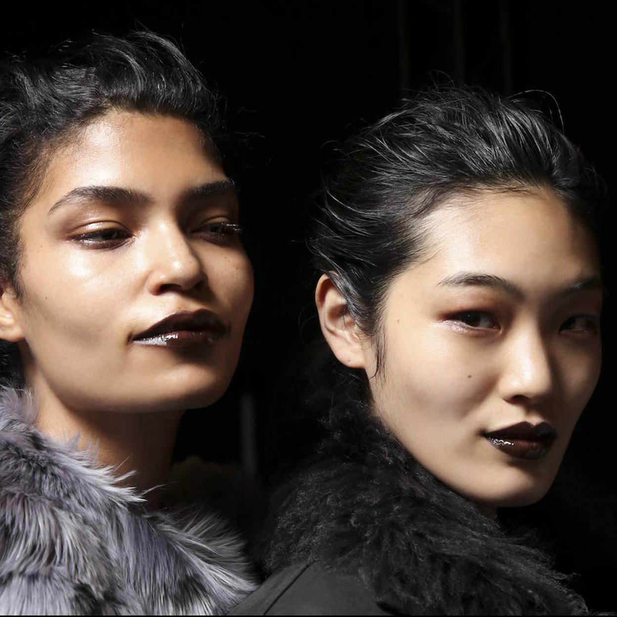 Modelos con labiales marrones