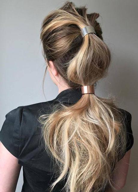 Imagen - Peinado con coleteros metálicos