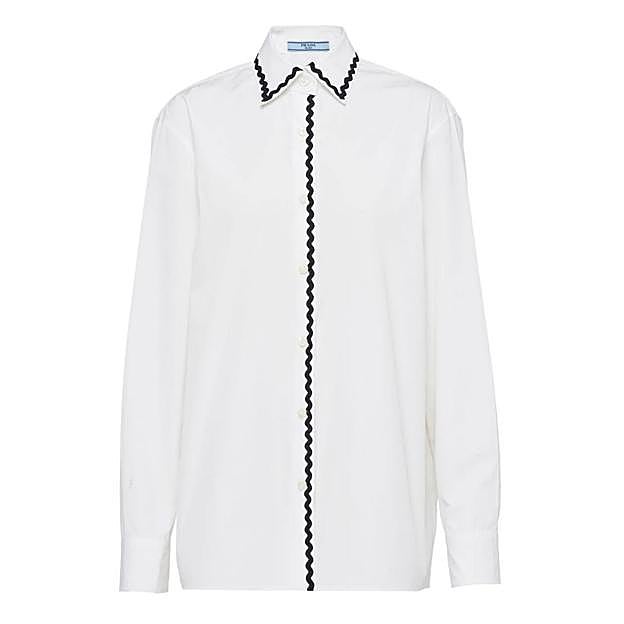 La camisa de Prada.