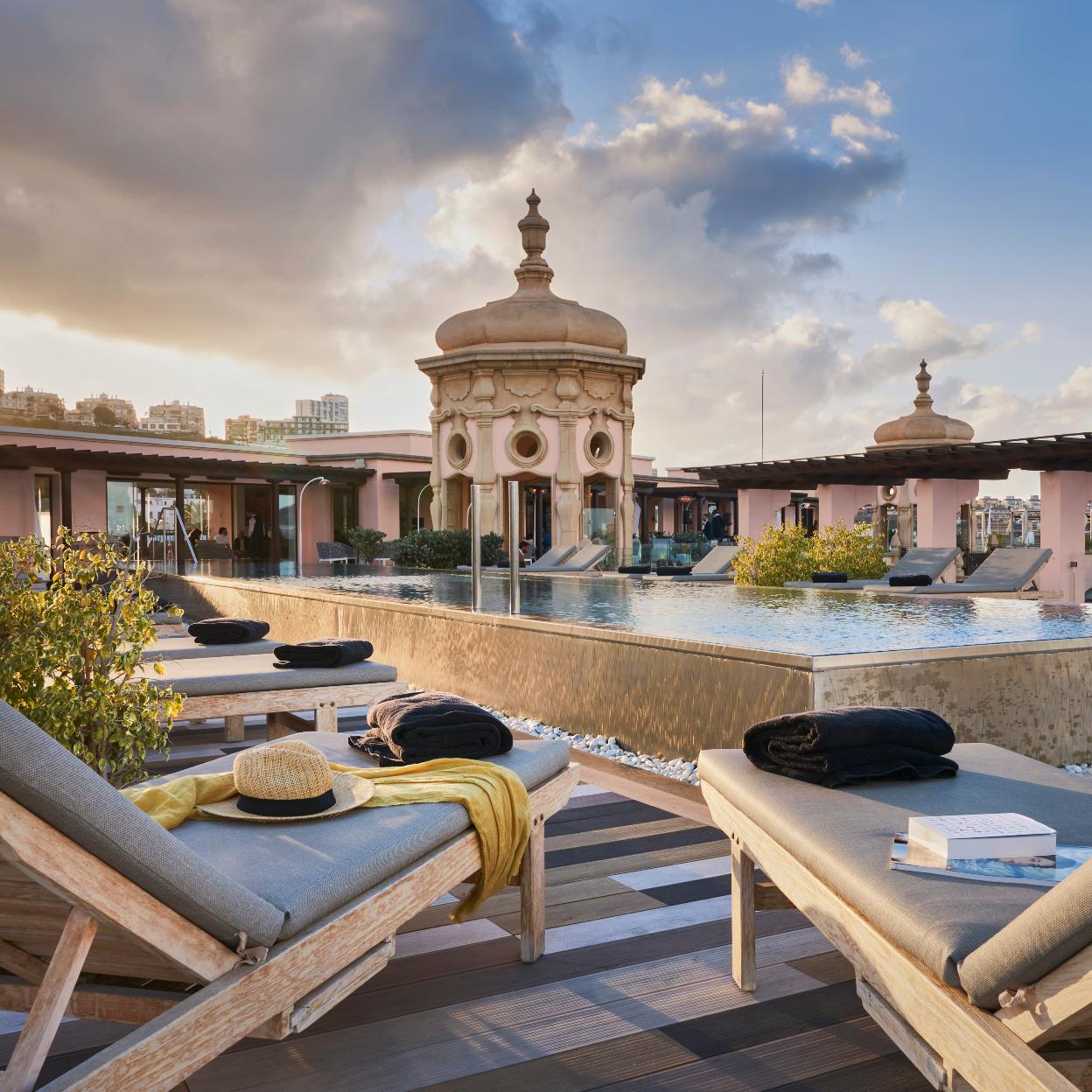 El rooftop del Santa Catalina, a Royal Hideaway, un luegar perfecto para disfrutar de la buena gastronomía y un placentero descanso. 