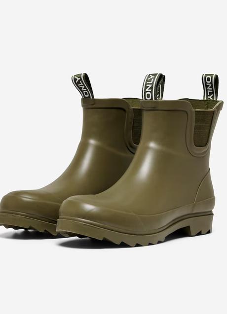 Imagen - Botas de agua en verde con elásticos de Only. Foto: Only.