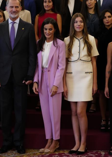 Imagen - Letizia y Sofía en la Audiencia de los Premios Princesa de Asturias. / LIMITED PICTURES