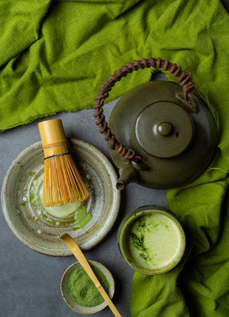 Imagen - Utensilios para preparar el té matcha. / Imagen de jcomp en Freepik. 