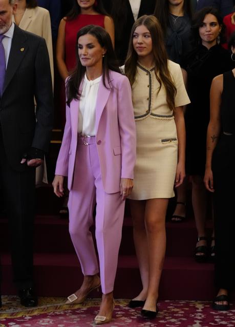Imagen - La reina etizia y la infanta Sofía juntas en la Audiencia de los Premios Princesa de Asturias. / LIMITED PICTURES