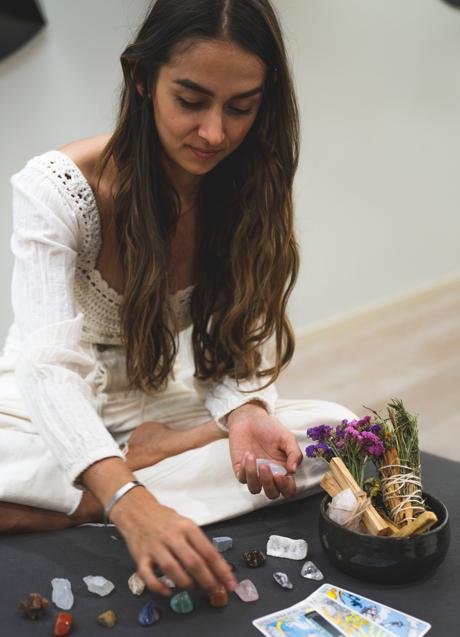 Imagen - Mujer con cartas del Tarot/PEXELS