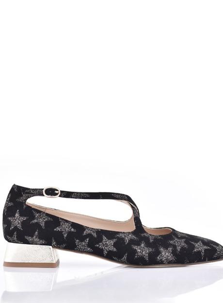 Imagen - Bailarina en negro con detalles metalizados de Lomas. Foto: Lomas.