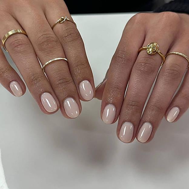 Manicura de uñas cuidadas natural