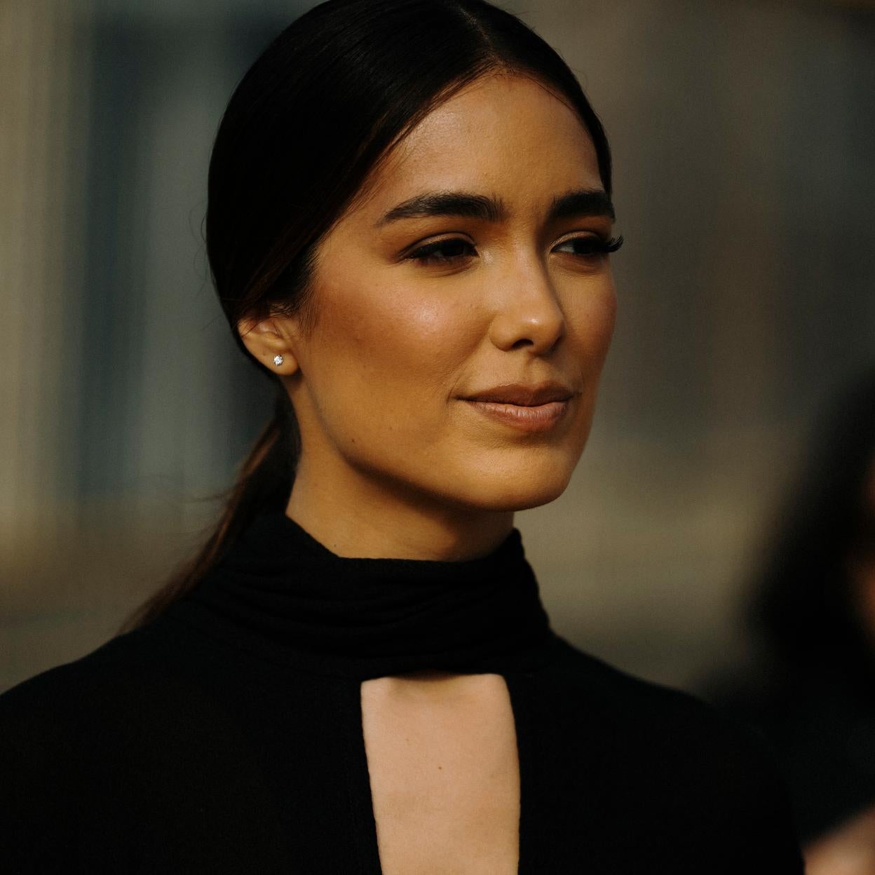 Una modelo con la piel lisa.