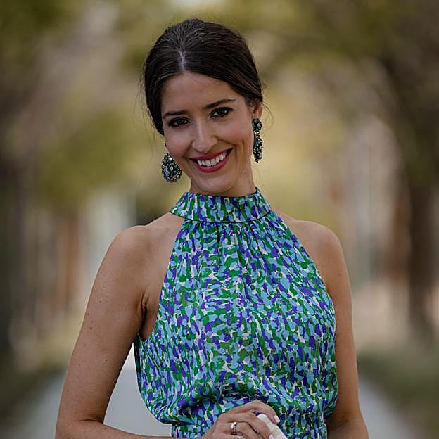 La influencer Sandra Majada con un vestido de cuello halter.