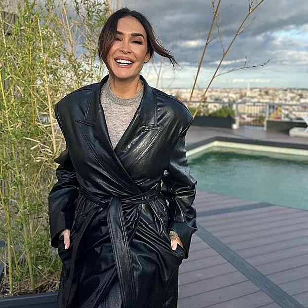 6 gabardinas efecto piel del low cost para copiar el truco que rejuvenece a los 50 de las famosas