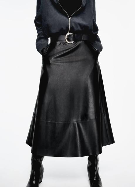 Imagen - Falda de cuero con vuelo y cinturón