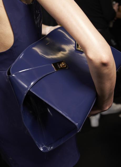 Imagen - Bolso The Hug Bag de Ferragamo. Foto: Launchmetrics Spotlight.